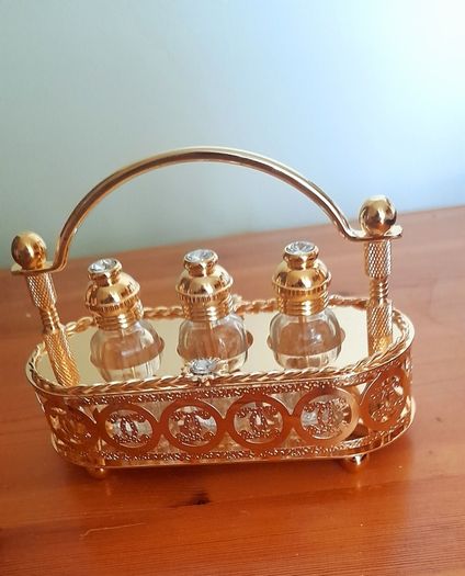 Dresser decor