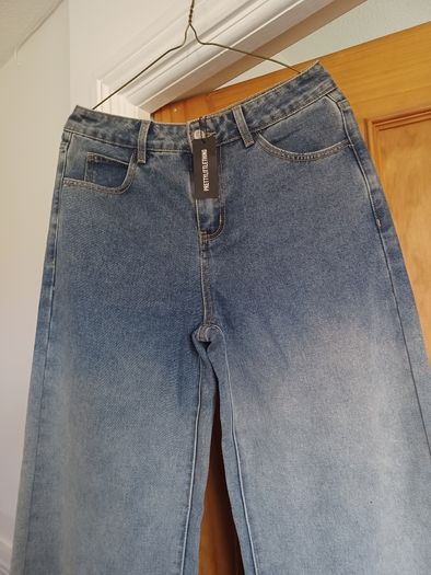 Pretty Little Thing Wide leg jeans