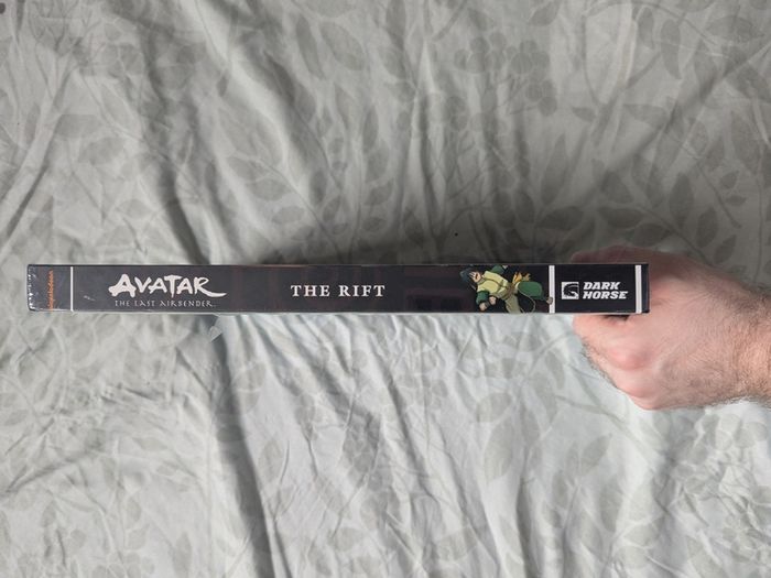 Avatar The Last Airbender - The Rift (Hardcover Library Edition)