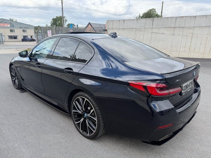 2023 BMW 530e M Sport Pro X Drive,Sunroof, 20 inch