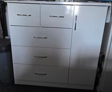 chest of drawers