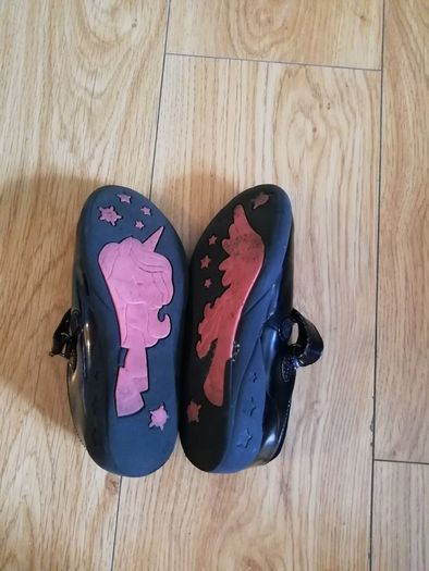 Girls shoes