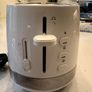 Delonghi Kettle and toaster set Image 7