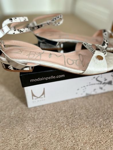 Moda in Pelle sandals like new size 4