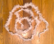 white feather garland / thin boa