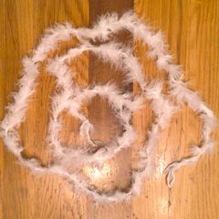 white feather garland / thin boa