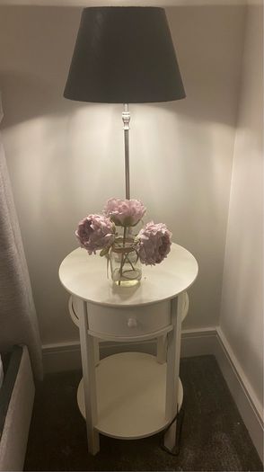 (x2) Bedside lockers & lamps
