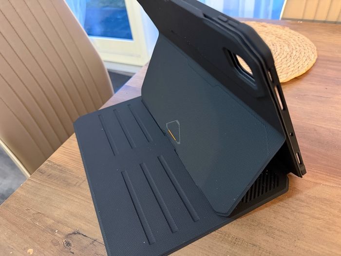 SUPCASE UB AERO SERIES magnetic IPAD 13 pro case with pen holder