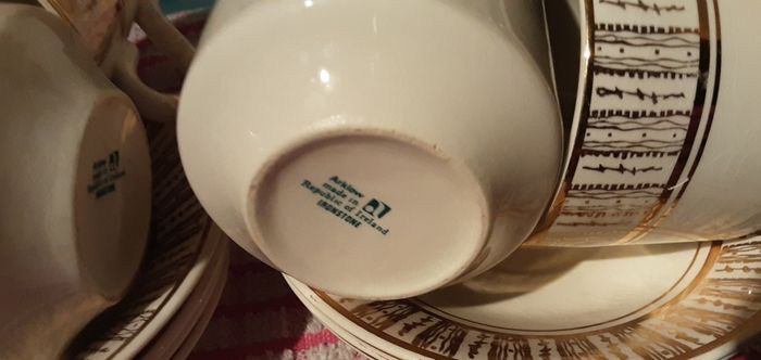 nice arklow Pottery cup's and saucers xy