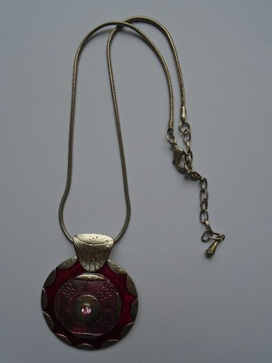 Pendant, Jewellery, Statement pendant. Chain, Necklace.