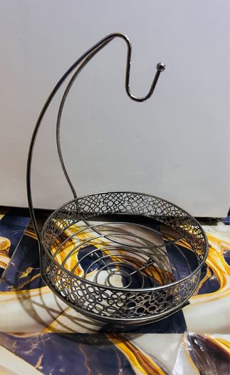Fruit basket with banana hanger