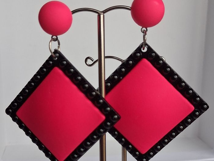 Neon Fuchsia Pink & Black Retro Vibe Earrings