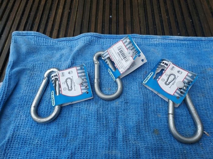 carabiner x 3   175 kg  clips