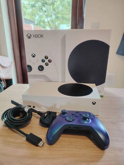 Xbox series S 512GB Mint Condition with Box