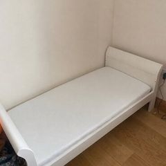 Cot bed