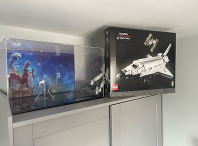 Lego NASA Discovery Shuttle 10283 & Wicked Brick Display Case