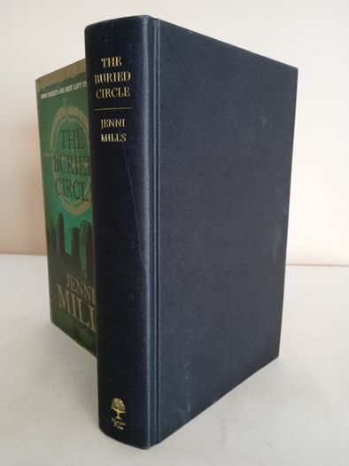 The Buried Circle by Jenni Mills (GT927)