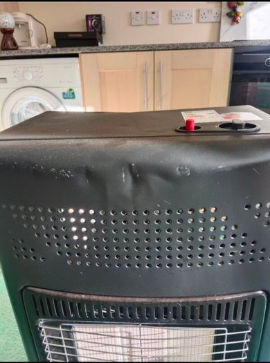 Kingavon Gas heater with cylinder and gas bottle ( The bottle is empty).