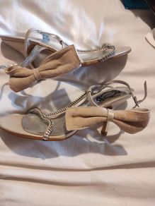 Brand new Schuh cream heels with bow detail