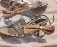 Brand new Schuh cream heels with bow detail