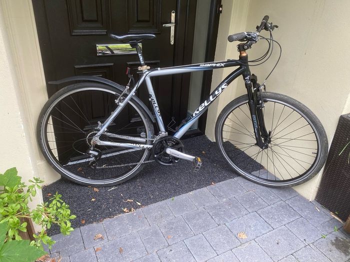 Kellys saphix hybrid Large 28 inch wheels 24 speed 21 inch frame