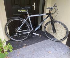 Kellys saphix hybrid Large 28 inch wheels 24 speed 21 inch frame
