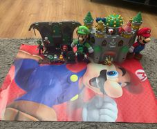 Super Mario action figures,poster and castles