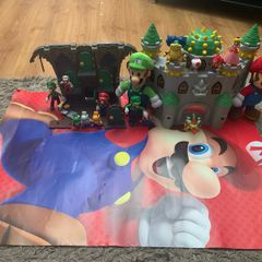 Super Mario action figures,poster and castles