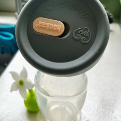 Haakaa with lid and stopper