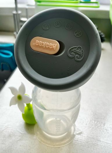 Haakaa with lid and stopper