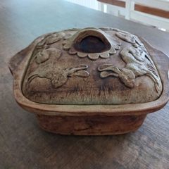 A quantock design pottery lidded dish