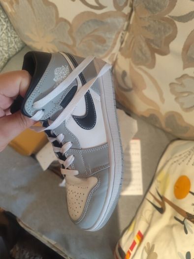 Air Jordan 1 Mid UK 5.5 EUR39