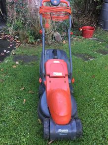 Electric lawnmower