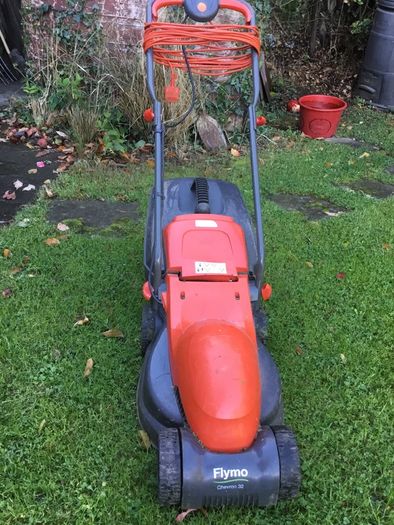 Electric lawnmower