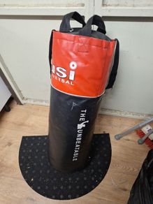 USI Universal Punch Bag & Gloves