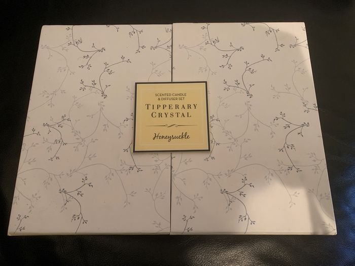 Tipperary Crystal scented candle and diffuser set. Honeysuckle
