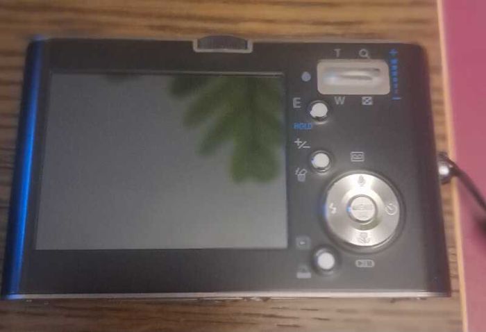 Samsung NV3 7.2MP Digital Camera