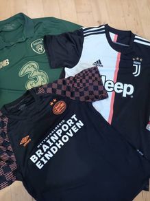 mens medium soccer jerseys 15 euro each (previously worn)