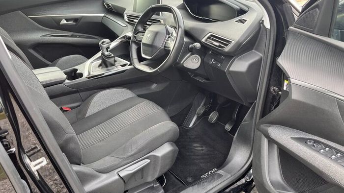 201 Peugeot 5008 1.5 Blue HDi - 7 Seater