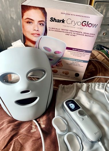 Barely used Shark CryoGlow Under-Eye cooling & LED Mask