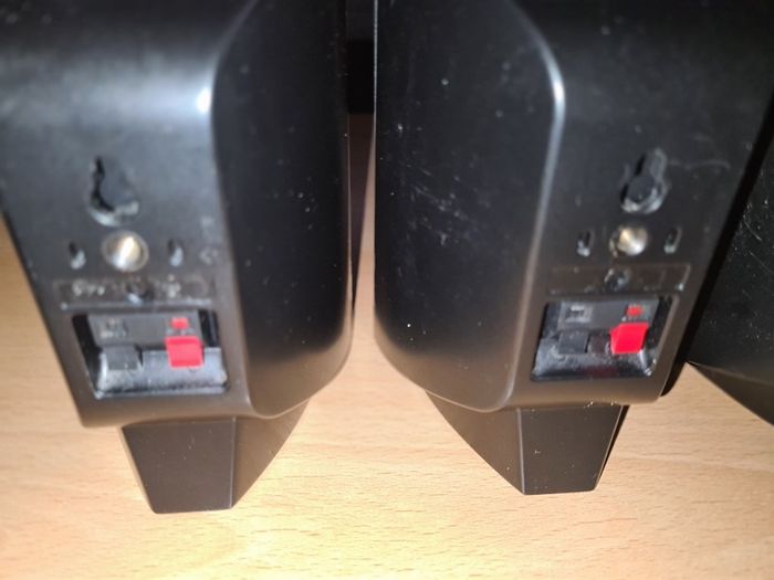 Samsung surround speakers