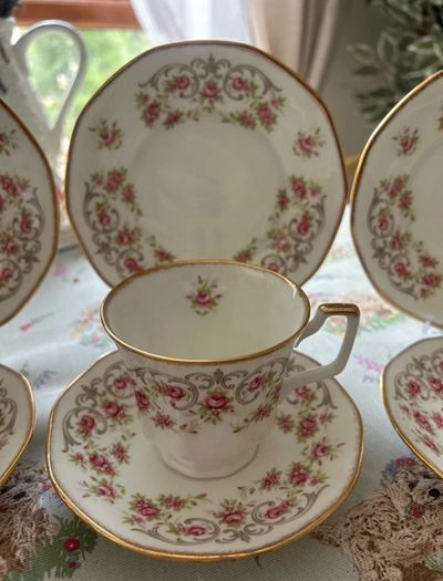 21 piece Queen's fine bone china tea set