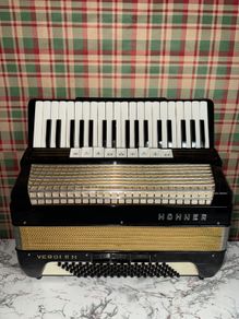 Accordion Hohner Verdi II M like new