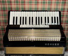 Accordion Hohner Verdi II M like new