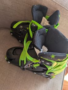 Roller blades
