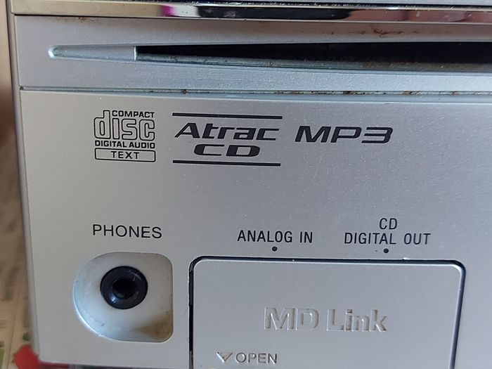 Sony Micro Hi-Fi Component System, Model CMT-CPZ1, Radio, Tape CD, mini disc link, all working great and in excellent condition