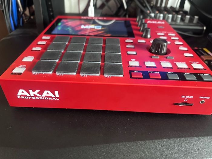Akai MPC One Plus, carry case and desk saver