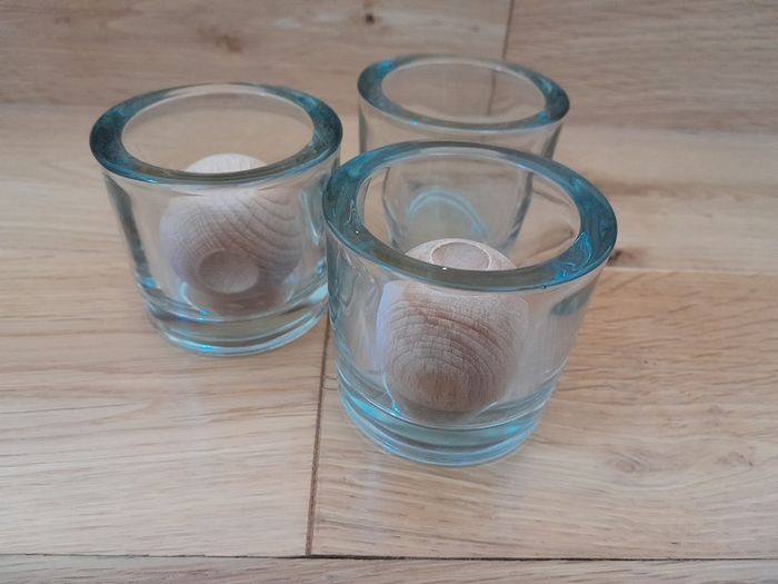 3 glasses and 2 wooden diffuser balls