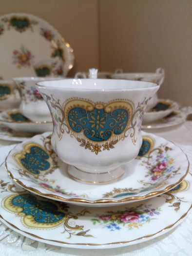 Vintage Royal Albert " Berkeley"  22 pieces Tea Set Fine Bone China