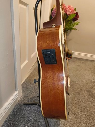 Fender Kingman acoustic bass with pickup